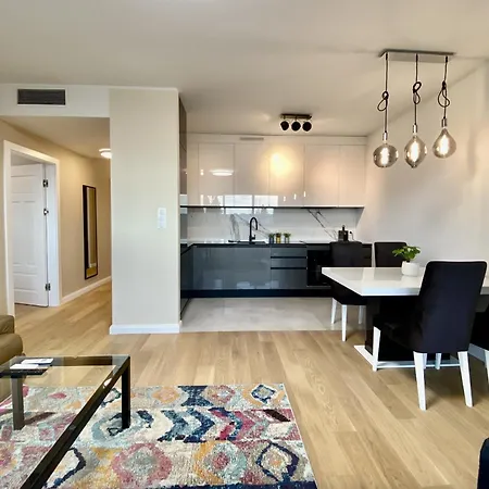 Aparthotel Towarowa 4*