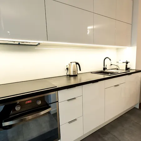 Towarowa Apartmanhotel 4*